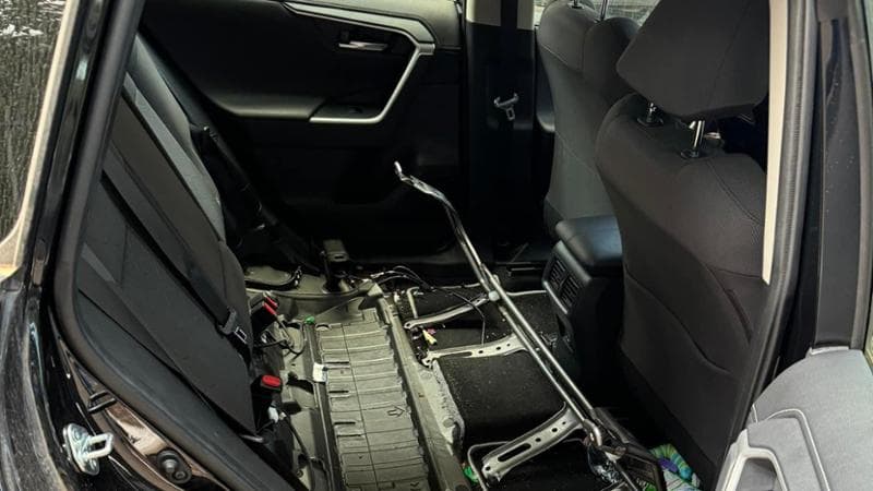 Furto del Pacco Batterie nelle Toyota C-HR - Sedili posteriori